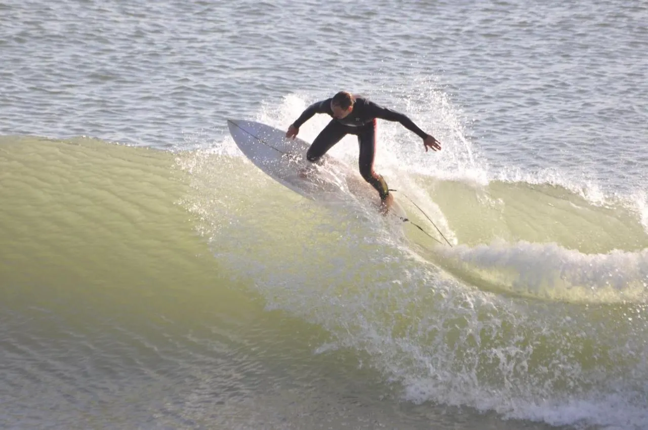 מלון אסאוירה Surfcamplagrotte מרוקו